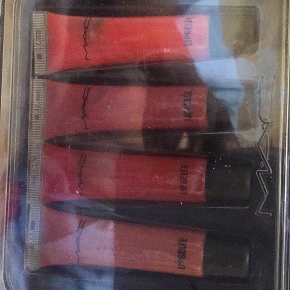Mac lipgloss set,, never used,, just sitting around,,, beautiful gloss, - Picture 5 of 5